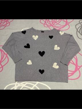 Aaeda Grey Sweater With Heart Patterns
